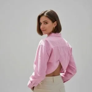 Crop top rosa suave con manga larga
