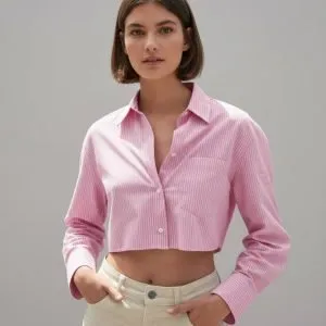 Crop top rosa suave con manga larga