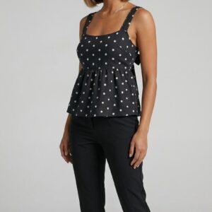 Blusa negra con lunares