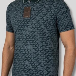 Con un estilo moderno y un estampado que aporta personalidad, esta camiseta estampada MK destaca por su diseño versátil y atractivo visual. Su silueta cómoda y su acabado ligero la convierten en una opción ideal para el día a día, mientras que su estampado añade un toque urbano y contemporáneo que eleva cualquier look casual. Fácil de combinar y pensada para quienes buscan comodidad sin perder estilo, es una prenda esencial para crear outfits auténticos y actuales.