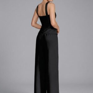 Conjunto Negro Detalle al Cuello