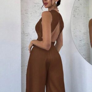 Conjunto café de top y pantalón
