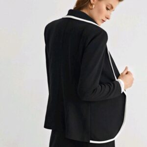 Blazer Negro Con Lineas Blancas