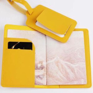 Funda Amarilla Para Pasaporte Con Etiqueta