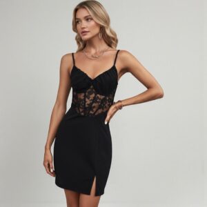 Vestido Negro Corto Con Abertura